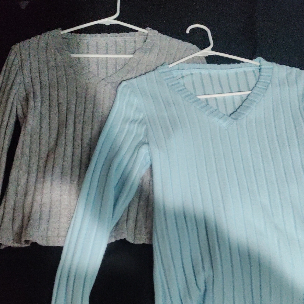 Women's V-Neck Ribbed Sweater - Light Blue and Gray
